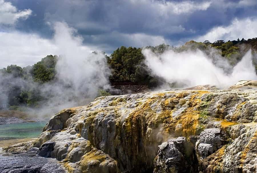 From Auckland: Rotorua Māori Village & Hot Springs with Haka - From Auckland to Rotorua: a big day with a clear purpose