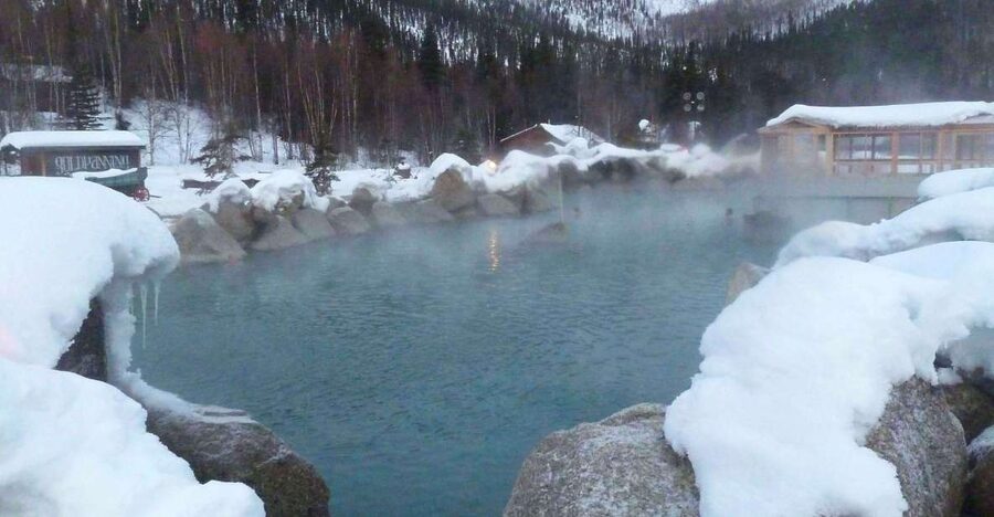 From Fairbanks: Chena Hot Springs Northern Lights Tour - Dinner and downtime at the resort