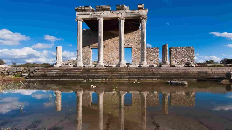 From Istanbul: 2-Day Ephesus, Pamukkale, & Hierapolis Tour - Day 1: Flying to Izmir and reaching Ephesus