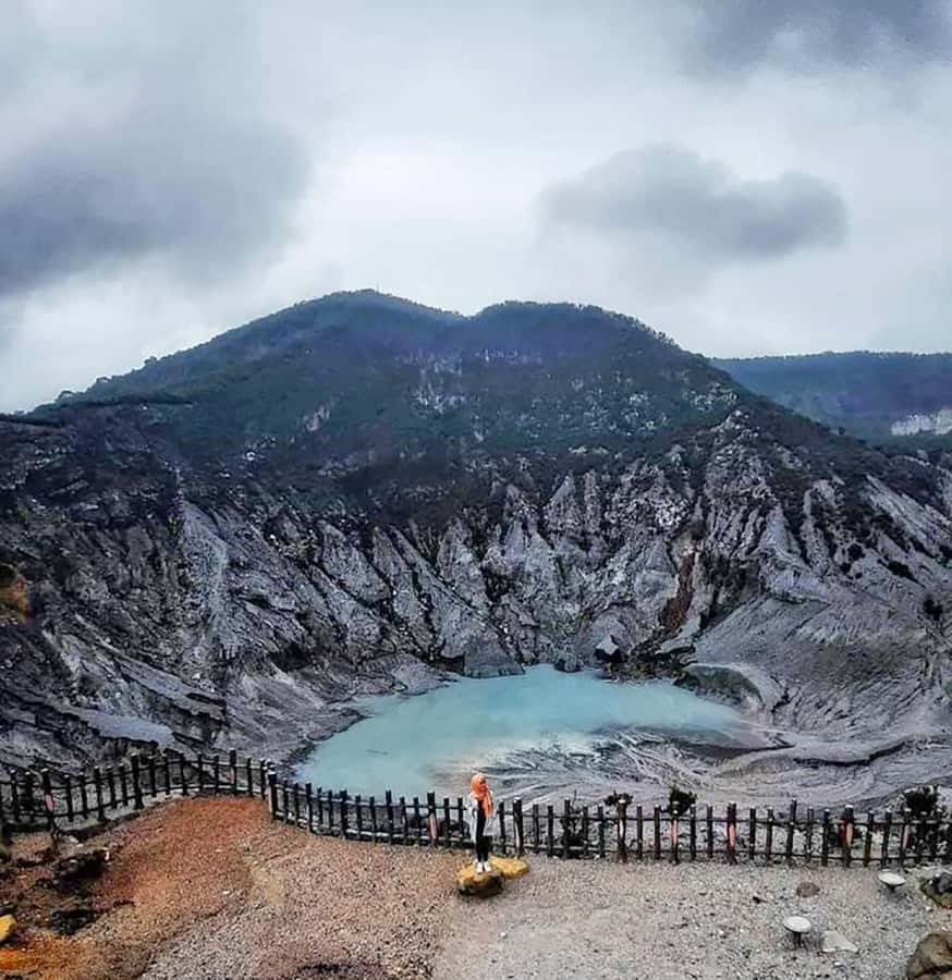 From Jakarta : Volcano, Tea & Rice Fields, Hot Spring - Tangkuban Parahu and its sulfur crater