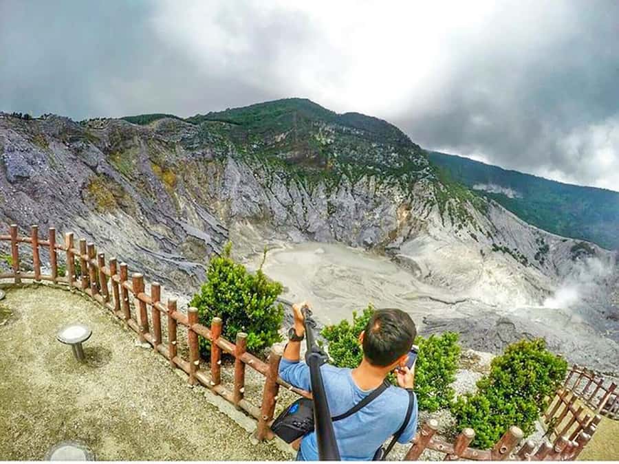 From Jakarta : Volcano, Tea & Rice Fields, Hot Spring - The long morning drive from Jakarta