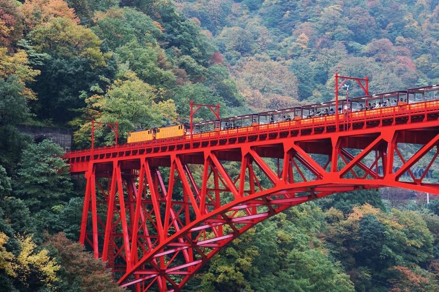 From Kanazawa: Kurobe Gorge & Unazuki Onsen Full-Day Tour - Meeting the guide at Kanazawa Station