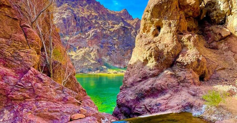 From Las Vegas: Hoover Dam Kayak Trip with 6 Hot Springs - Paddling 12 miles below the dam
