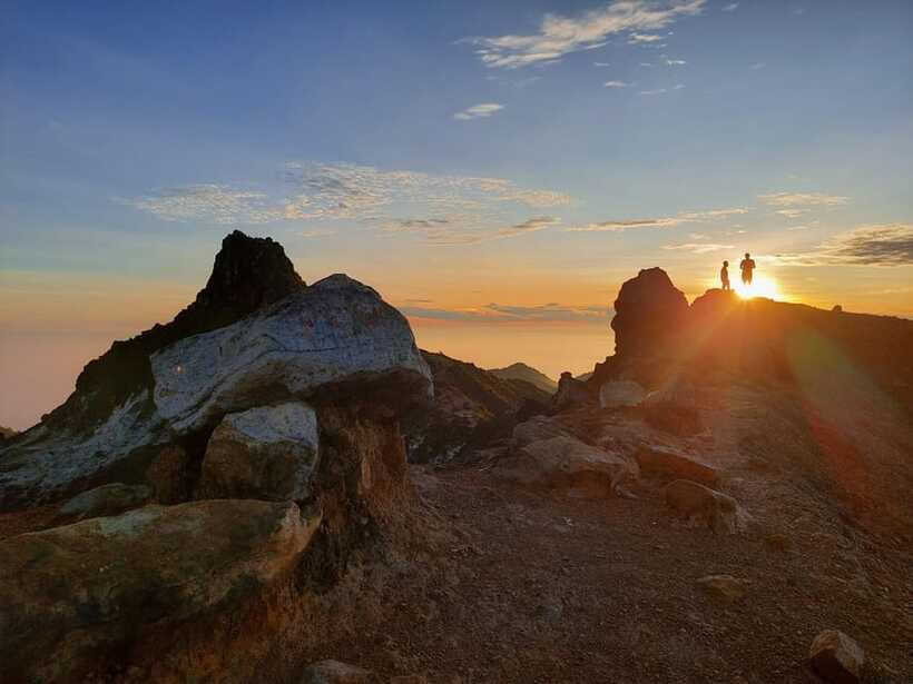 From Medan: Mount Sibayak Sunrise Hike & Natural Hot Spring - Berastagi fruit market and the missing breakfast