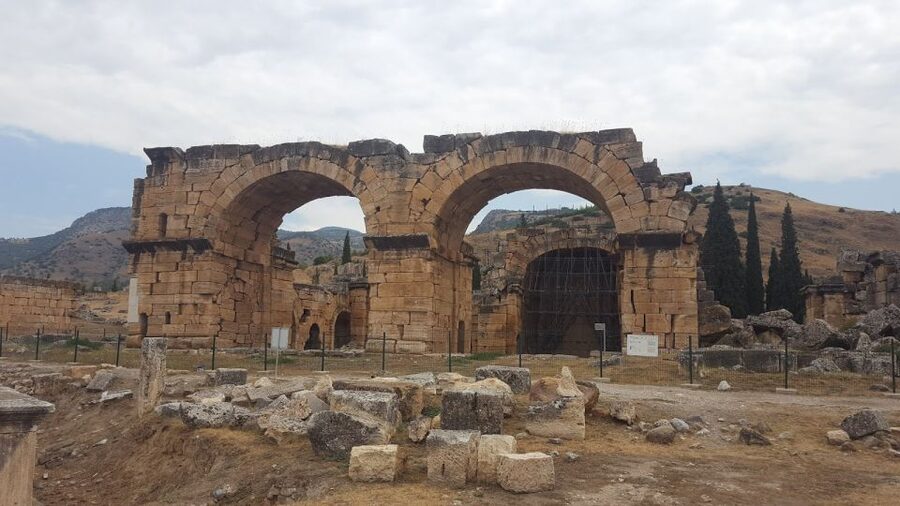 From Selcuk/Kusadasi/Izmir: Pamukkale Full-Day Tour - Lunch, shopping, and the parts between the ruins