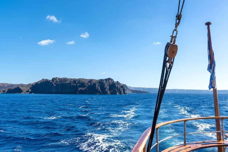 From Thera: Thirasia Cruise w/ Volcano Hike and Hot Springs - Nea Kameni and the €5 volcanic walk
