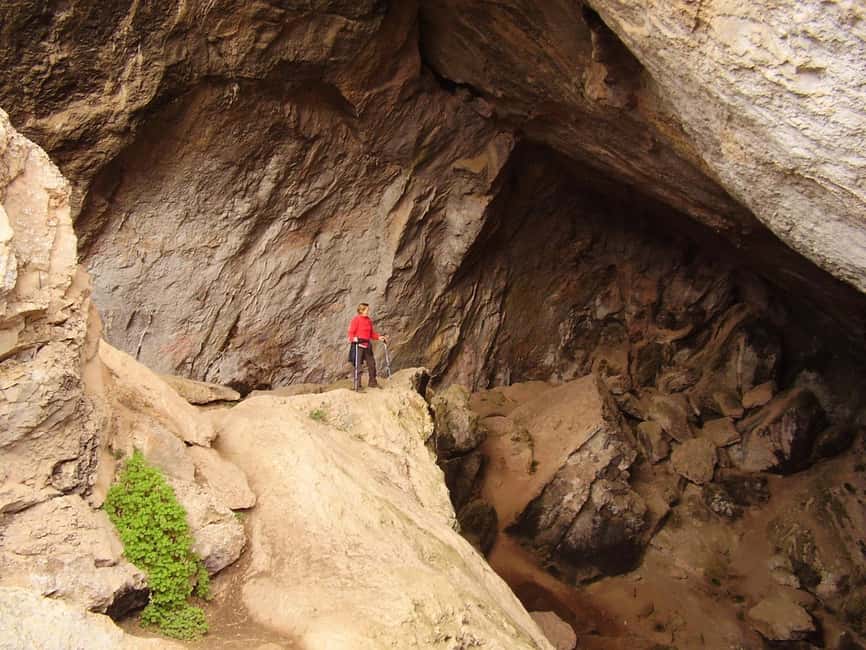 From Valencia: Full Day Tour to Montanejos & Thermal Pools - The Montanejos hike, cliffs, pine woods, and caves