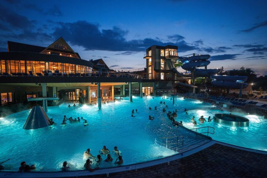 From Zakopane: Chocholow Thermal Baths with Hotel Transfers - Arriving at Chochołowskie Thermal Baths