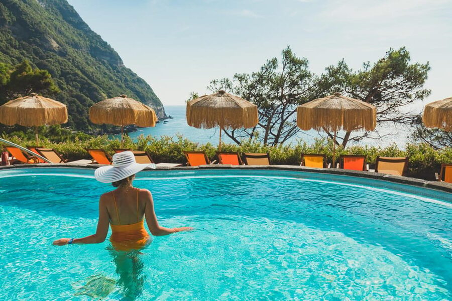 Giardini Poseidon Terme: Dal porto di Napoli - Choosing between hot pools and cold water