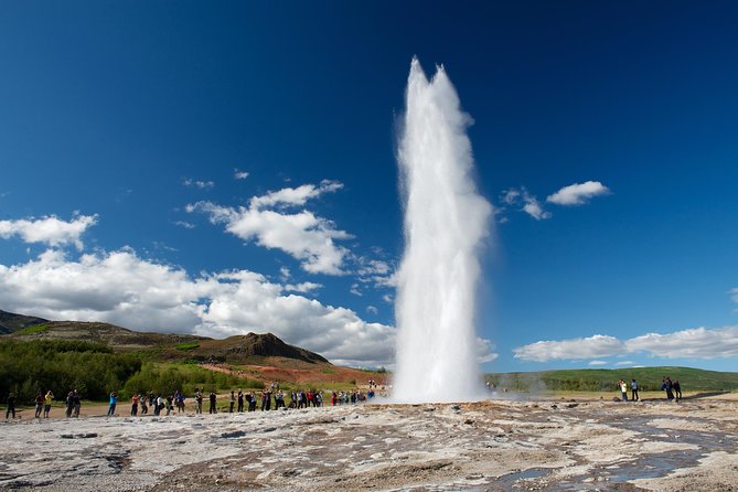 Golden Circle, Kerid Crater & Geothermal Lagoon -Small Group Tour - Thingvellir: walk between two continents