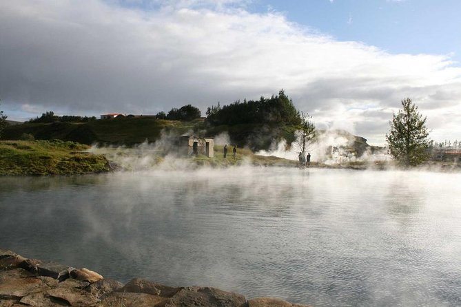 Golden Circle & Secret Lagoon Small-Group Day Tour from Reykjavik - Geysir and the four-minute wait for Strokkur