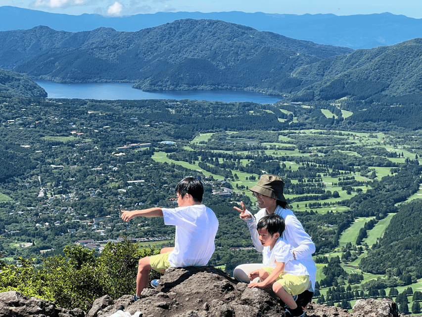 Hakone: Traverse the Hakone Caldera and Enjoy Onsen - A local lunch after the walking