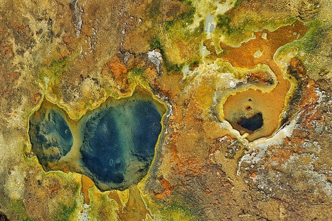 Helicopter Flight Over Geothermal Landscapes from Reykjavik - What the pilot adds to the flight