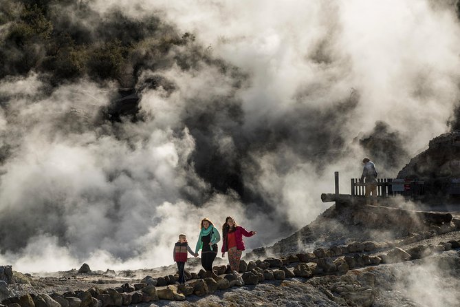Hell's Gate Geothermal Walk - Walking into Hell’s Gate near Rotorua