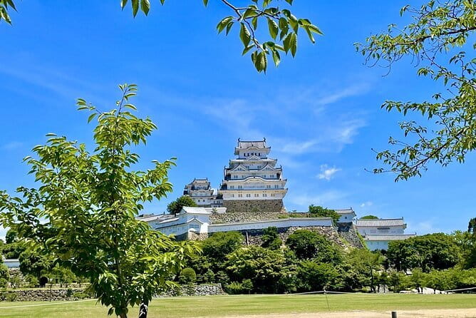 Himeji Castle, Arima Onsen & Mt. Rokko: 1-Day Bus Tour from Osaka - Kokoen turns the castle visit quiet