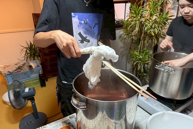 Hot Spring Dyeing Workshop in Beppu - Watching one color become several