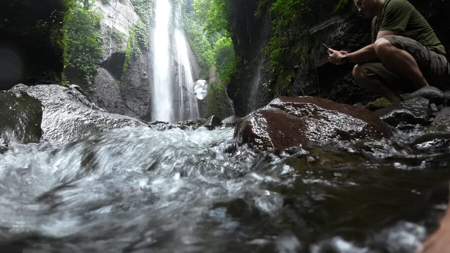 Jakarta: Waterfalls, Volcano, White Crater, Tea, Hot Spring - A private car changes the value of the $75 price