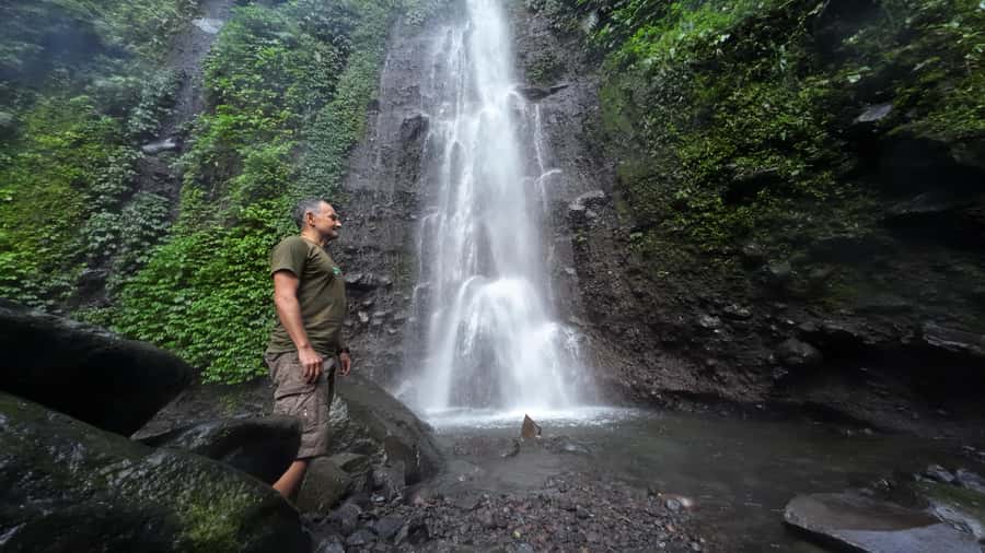 Jakarta: Waterfalls, Volcano, White Crater, Tea, Hot Spring - Jakarta pickup means convenience, but not speed