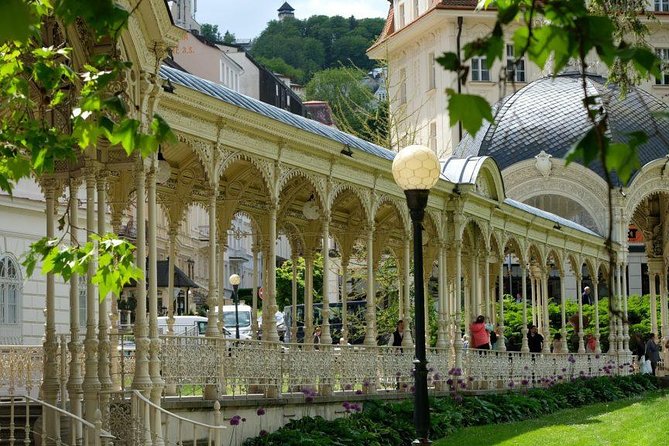 Karlovy Vary - The town of spas, mineral springs and relaxation - What the private format changes