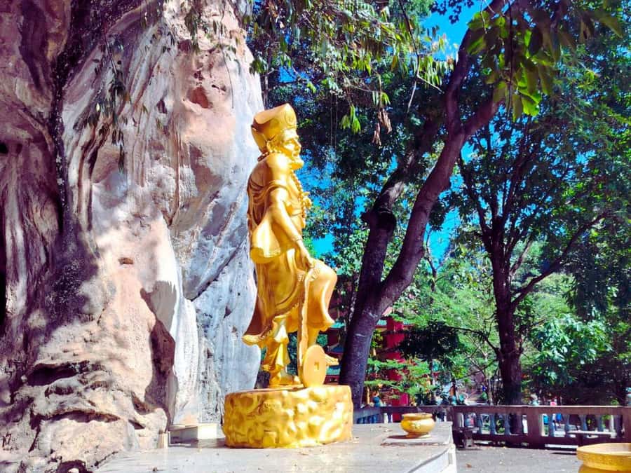 Ko Lanta: Full Day Emerald Pool&Hot Spring With Tiger Temple - Walking into the Emerald Pool