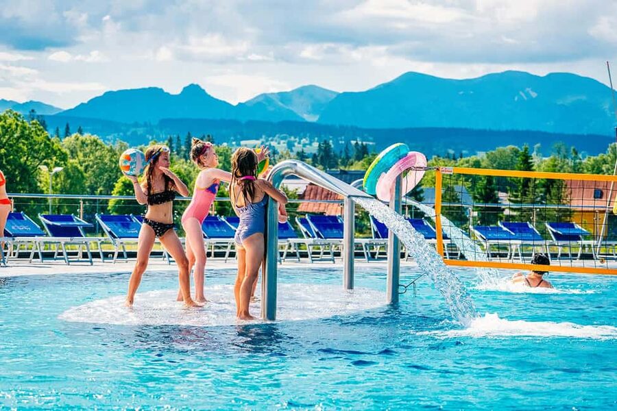 Krakow: Zakopane and Thermal Pools Tour with Hotel Pickup - Two hours in Zakopane and Krupówki Street