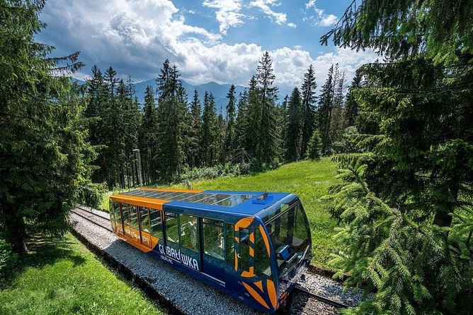 Krakow–Zakopane: Cable Car, Chocholow Baths, Cheese & Vodka - Pickup from Krakow and the early road south
