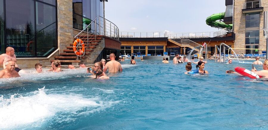 Krakow: Zakopane, Gubałówka & Thermal Baths – Full-Day Tour - Chochołów and its wooden highlander homes