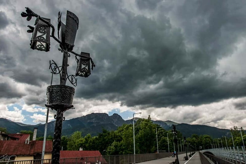 Krakow: Zakopane & Hot Springs Shared Trip - Krupowki Street, shopping, and ski culture