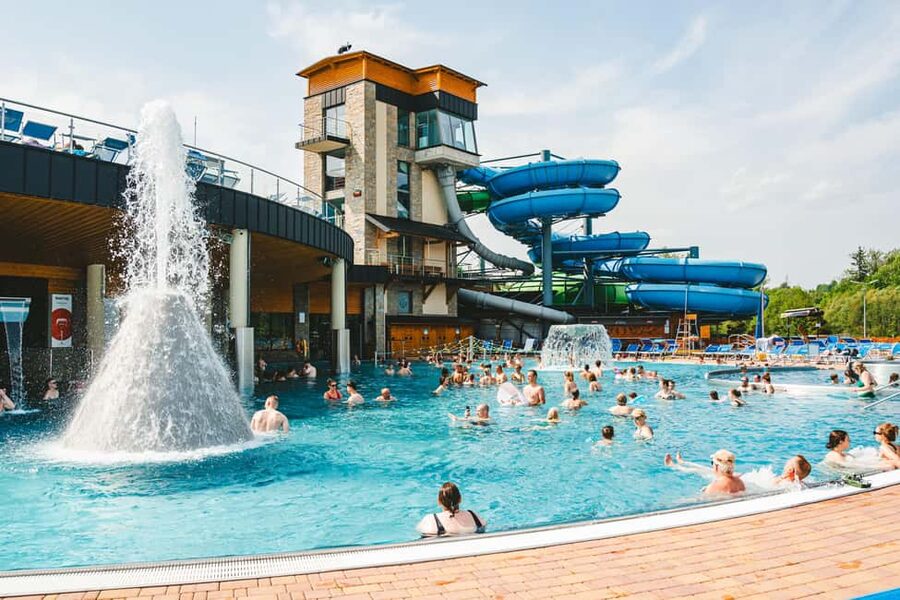 Krakow: Zakopane One Day Trip with Funicular & Thermal Pools - A taste of highlander life and oscypek