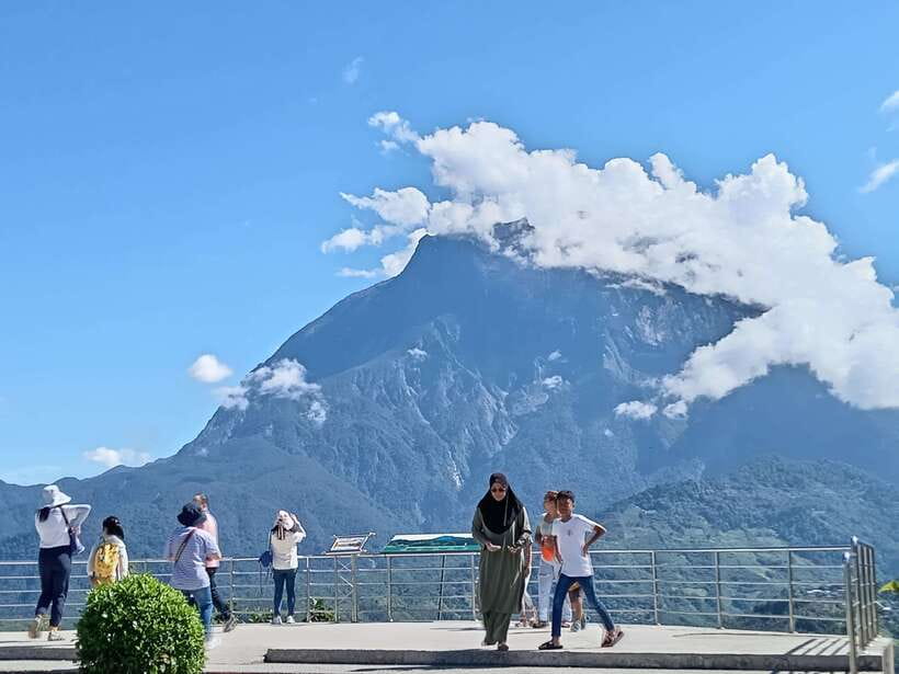 Kundasang : Poring Hot Spring + Desa & Meal Shared Tour - Pekan Nabalu: 30 minutes for local color