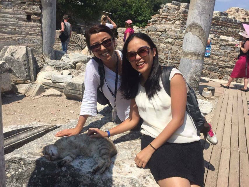 Kusadasi: Guided Pamukkale Tour - Lunch is practical, but not a reason to book