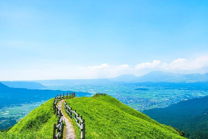 Kyushu: Aso Vocano, Grassland,Onsen and Aso shrine 1-Day Tour - Nakadake Crater and the uncertainty of an active volcano