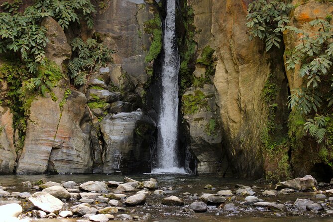 Lagoa do Fogo Volcano and Caldeira Velha Hot Springs - Why this São Miguel day tour works well