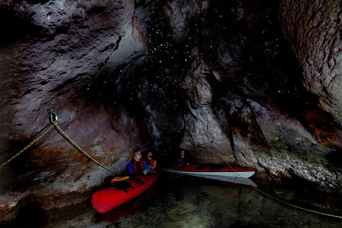 Lake Rotoiti Evening Kayak Tour including Hot Springs, Glowworm Caves and BBQ Dinner - Why this Lake Rotoiti evening feels different