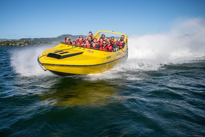 Lake Rotoiti Guided Hot Pools Kayak Trip - Returning by kayak after the soak