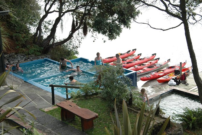 Lake Rotoiti Guided Hot Pools Kayak Trip - The one-hour paddle to the hot pools