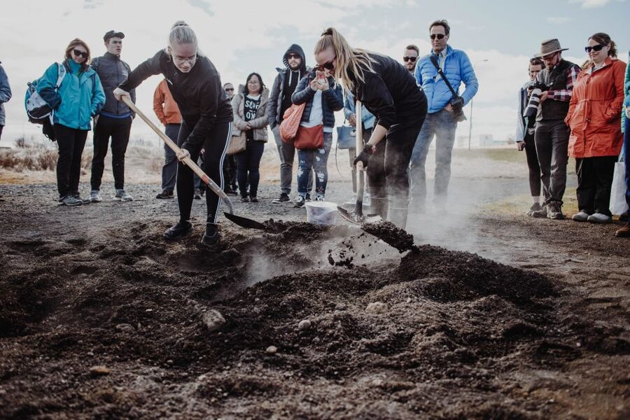 Laugarvatn Fontana: Geothermal Bread-Baking Experience - The 30-minute route from reception to tasting table