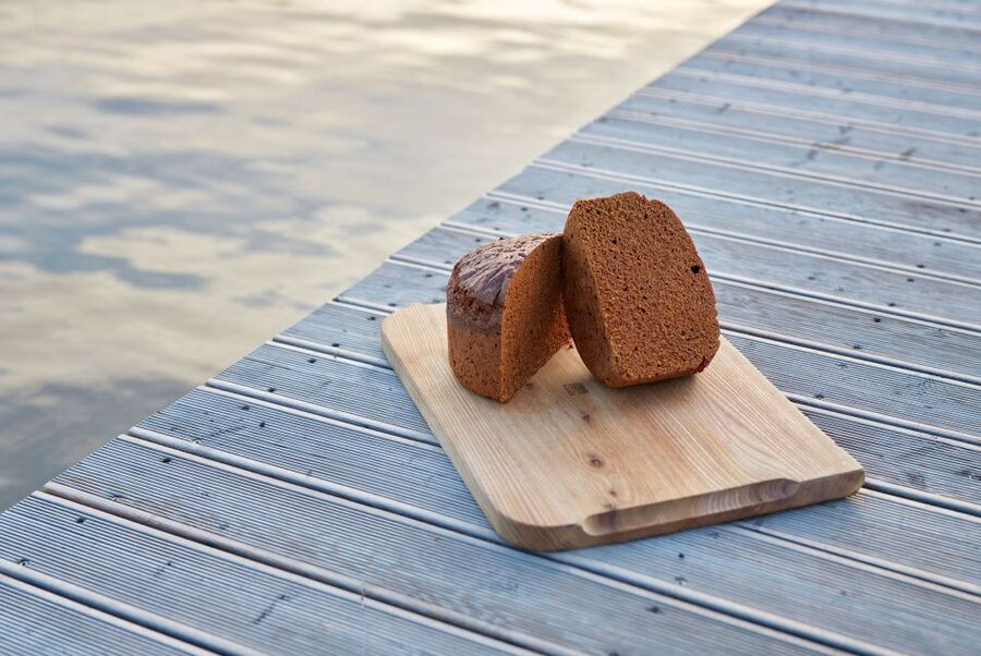 Laugarvatn Fontana: Geothermal Bread-Baking Experience - The bread tasting with butter and smoked trout