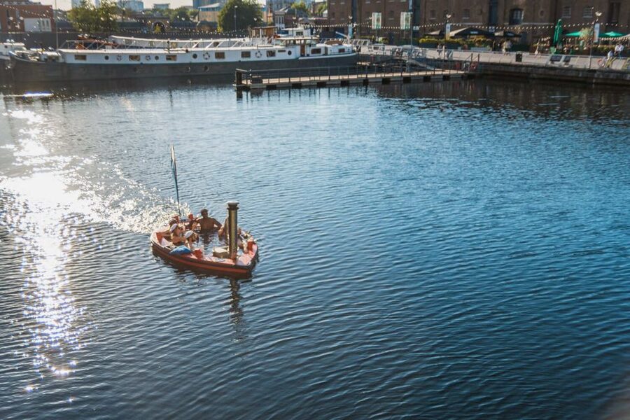London: Hot Tub Boat Guided Historical Docklands Cruise - Starting at Skuna Boats in Canary Wharf