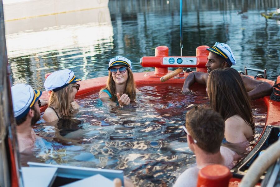 London: Hot Tub Boat Guided Historical Docklands Cruise - Who will enjoy this unusual London cruise?