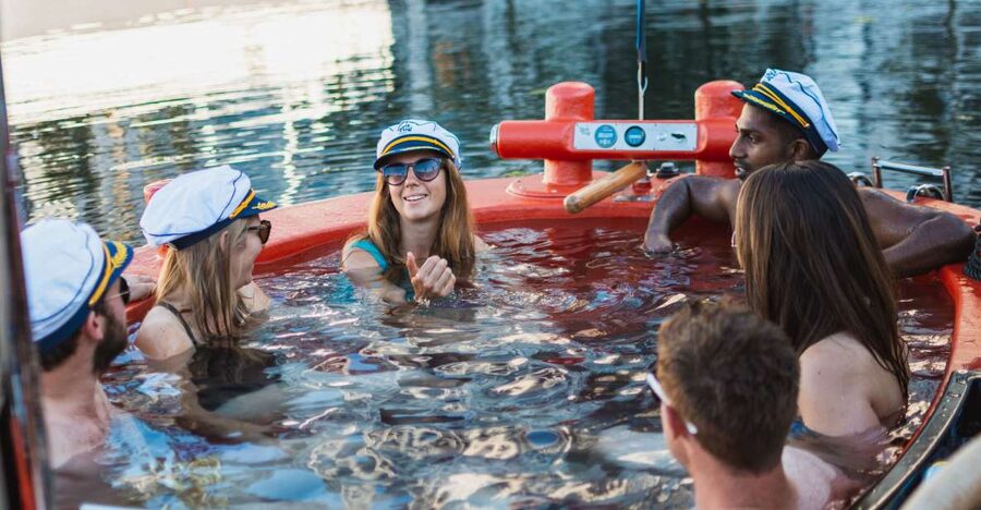 London: Hot Tub Boat Guided Historical Docklands Cruise - What to bring and how to prepare