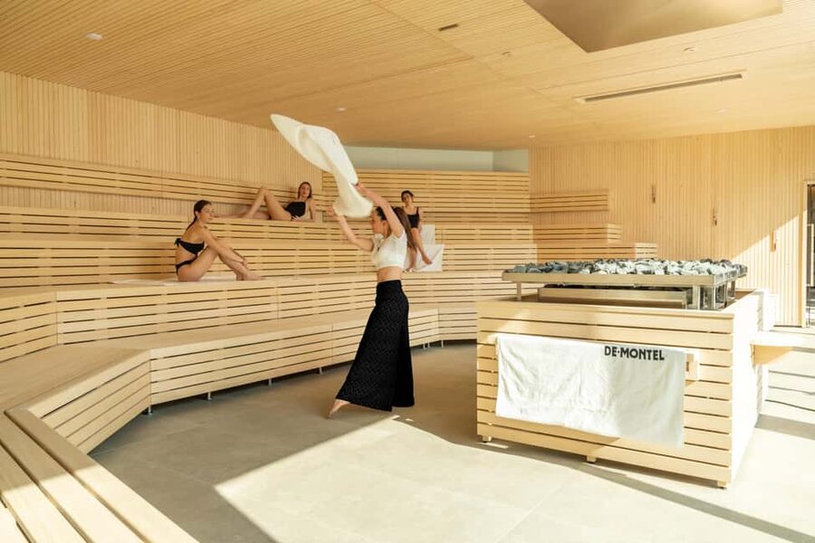 Milan: De Montel Thermal Bath Entrance Ticket - Saunas, steam, and the large hammam