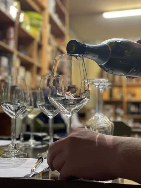 Montecatini Terme: Aperitifs with local wine and oil tasting - A family welcome at Giaccai Wine Shop
