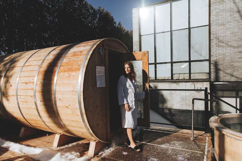 Montreal: Nordic Spa Thermal Experience - Indoor rooms, fireplaces, and red light relaxation