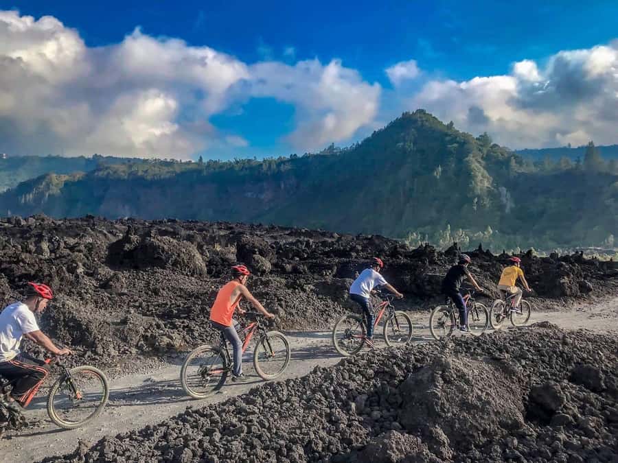 Mount Batur: Black Lava Cycling Tour w/ Natural Hot Spring - The Mt. Batur Lounge and shower facilities