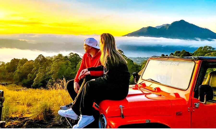 Mount Batur: Jeep Sunrise Adventure and Hot Spring - Tasting coffee from the volcanic region