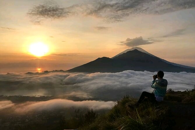 Mount Batur Sunrise Trekking with Natural Hot Spring - Safety briefing and the start in Kintamani