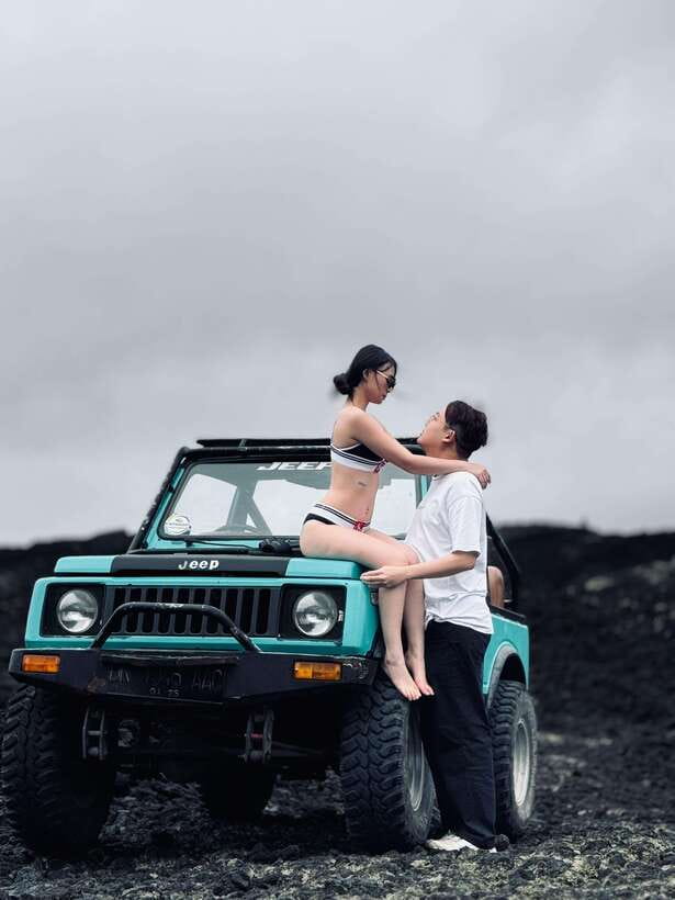 Mount Batur Sunset/Sunrise Jeep Tour & Natural Hot Springs - Guides, driving, and the private-group advantage