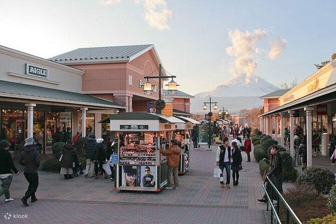 Mount Fuji 5th Station, Arakurayama, Oshino Hakkai and Hot Spring - Who will get the most from this tour