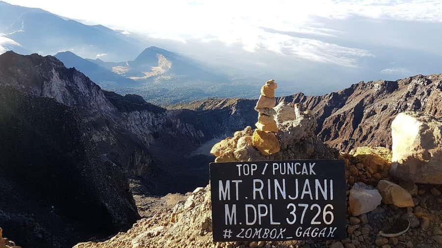 mount rinjani 3D/2N summit,lake.hot spring and crater rim - The 3 a.m. summit push and sunrise
